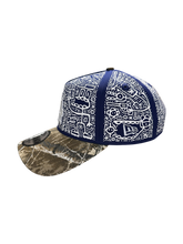 Load image into Gallery viewer, “CamoufLAge”